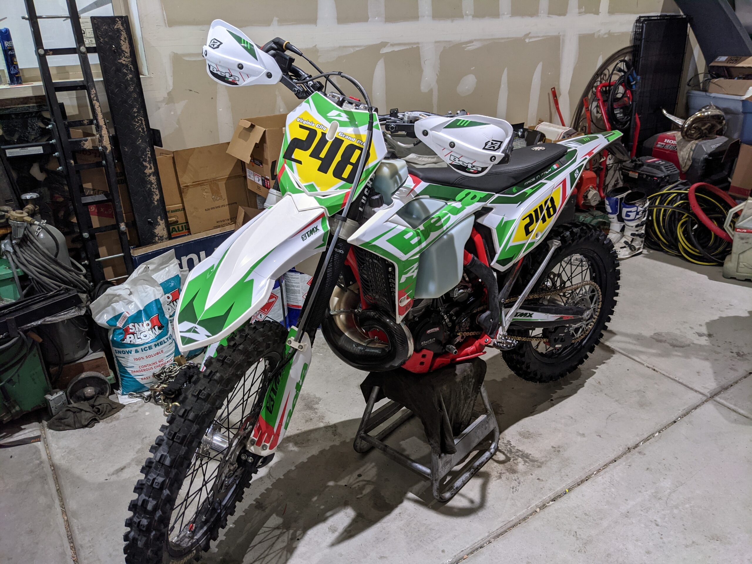 R20 Series graphics kit for Beta • TMX Graphics